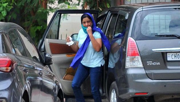 Jaswinder Kaur while on her way to surrender at the district courts complex in Sector 43, Chandigarh, on Saturday.(Ravi Kumar/HT) Jaswinder Kaur while on her way to surrender at the district courts complex in Sector 43, Chandigarh, on Saturday.(Ravi Kumar/HT)