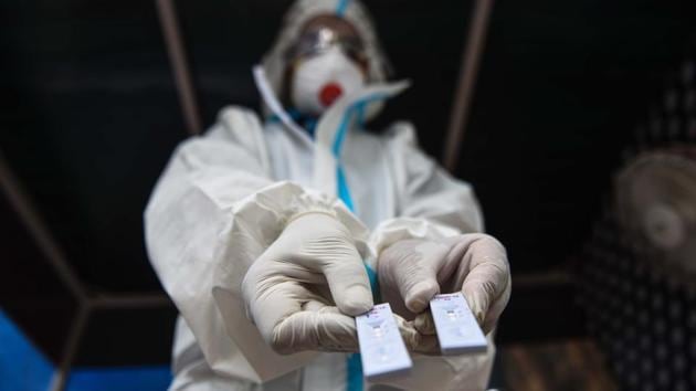 A health worker wearing PPE coveralls holds out Rapid Antigen test kits before preparing to collect swab samples in New Delhi on July 21. With 442,263 samples tested in the last 24 hours, India’s daily testing is double that of beginning July. The cumulative testing figure is at 1,62,91,331 with both continuing to maintain an upward trend. (Sanchit Khanna / HT Photo) A health worker wearing PPE coveralls holds out Rapid Antigen test kits before preparing to collect swab samples in New Delhi on July 21. With 442,263 samples tested in the last 24 hours, India’s daily testing is double that of beginning July. The cumulative testing figure is at 1,62,91,331 with both continuing to maintain an upward trend. (Sanchit Khanna / HT Photo)