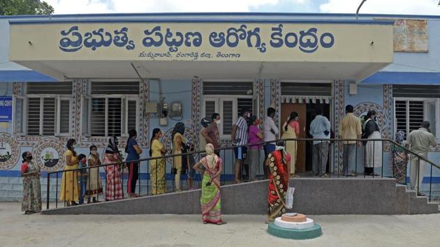 Residents stand in a queue to get their names registered for coronavirus test at Ranga Reddy district in Hyderabad on July 24. India crossed the 13 lakh mark of Covid-19 patients on July 24, just two days after it had crossed the 12 lakh mark. (Noah Seelam / AFP) Residents stand in a queue to get their names registered for coronavirus test at Ranga Reddy district in Hyderabad on July 24. India crossed the 13 lakh mark of Covid-19 patients on July 24, just two days after it had crossed the 12 lakh mark. (Noah Seelam / AFP)