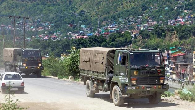 Army vehicles leaving for Leh with military contingents for troops deployed in Ladakh on the Manali-Leh route during the ongoing dispute on the India-China border, in Kullu on Thursday.(ANI)