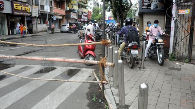 People crossing barricades at Shagun chowk on Laxmi road in Pune, India, on Friday, July 24, 2020. (HT PHOTO) People crossing barricades at Shagun chowk on Laxmi road in Pune, India, on Friday, July 24, 2020. (HT PHOTO)