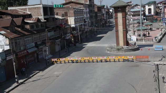 A view of the Lal Chowk clock tower and marketplace deserted during lockdown in Srinagar, Jammu and Kashmir.(Waseem Andrabi/ Hindustan Times)