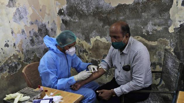 Health workers in Tamil Nadu have tested 64,315 samples for Covid-19, pushing the aggregate to 22,87,334 so far. (AP) Health workers in Tamil Nadu have tested 64,315 samples for Covid-19, pushing the aggregate to 22,87,334 so far. (AP)