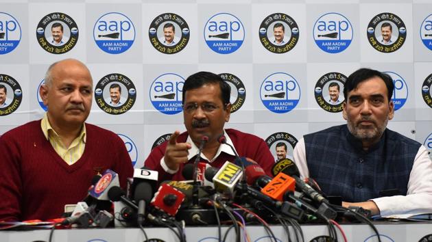Delhi labour minister Gopal Rai (extreme right) with chief minister Arvind Kejriwal and deputy chief minister Manish Sisodia.(Mohd Zakir/HT File Photo)