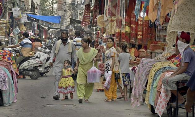 Despite police action and rising Covid-19 cases, residents continue to venture out in public without masks. (Harsimar Pal Singh/HT) Despite police action and rising Covid-19 cases, residents continue to venture out in public without masks. (Harsimar Pal Singh/HT)