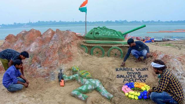 Students of Allahabad Central University make a sand sculpture to pay homage to the martyrs of Kargil war on the eve of Kargil Vijay Diwas, at Sangam in Prayagraj on Saturday. (PTI Photo) Students of Allahabad Central University make a sand sculpture to pay homage to the martyrs of Kargil war on the eve of Kargil Vijay Diwas, at Sangam in Prayagraj on Saturday. (PTI Photo)