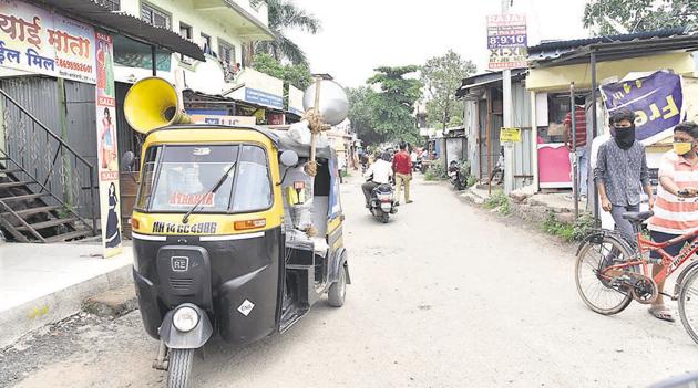 An autorickshaw with loudspeaker spreads awareness about Covid-19 in shivthirthnagar, Thergaon, Kalewadi on July 21.(HT FILE PHOTO)