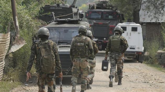 Indian Army soldiers seen near the site of an encounter in Jammu and Kashmir. (Waseem Andrabi/ Hindustan Times) Indian Army soldiers seen near the site of an encounter in Jammu and Kashmir. (Waseem Andrabi/ Hindustan Times)