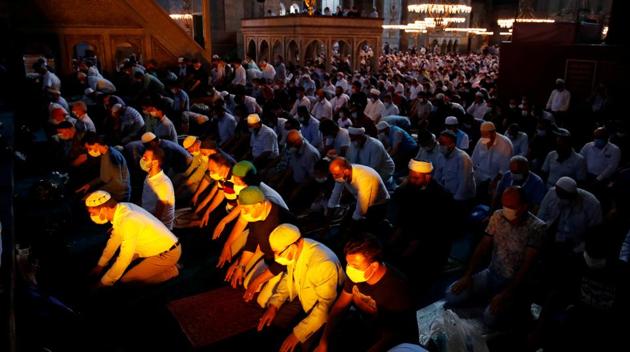 Worshippers attend afternoon prayers and visit Hagia Sophia Grand Mosque, for the first time after it was once again declared a mosque after 86 years, in Istanbul, Turkey on July 24, 2020.(Reuters Photo)