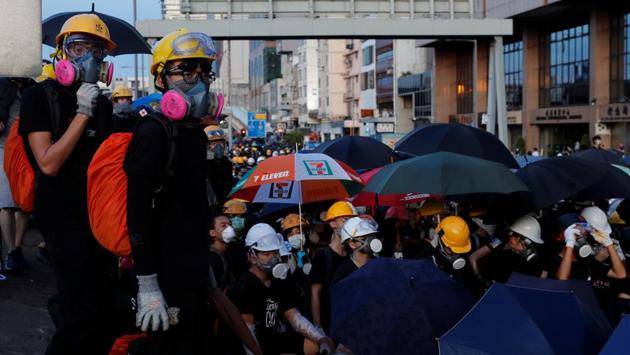 Anti-extradition bill demonstrators take cover during a protest against police violence, near Western Police Station in Hong Kong on July 28, 2019. Much older than the teenagers who came to symbolize the demonstrations, Elaine and Henry insist they were merely providing first aid to those who were tear-gassed on the day of their arrest. The couple, who own a gym in Hong Kong’s Sheung Wan neighbourhood, have pleaded not guilty. (Tyrone Siu / REUTERS)