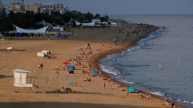 People cool off at beach, during the coronavirus disease (COVID-19) outbreak in Calella, north of Barcelona on July 24. Catalonia now hosts two of the most worrying virus hot spots in Spain, prompting authorities to tighten restrictions in Barcelona and a rural area around Lleida that were relaxed only a month ago when Spain had its devastating outbreak in check. (Albert Gea / REUTERS) 