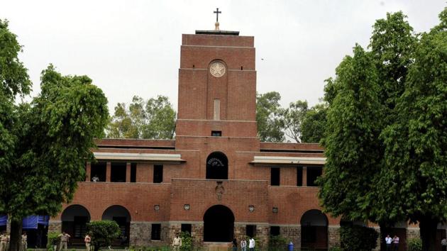 The mid-semester break was till March 15 but before that the Delhi University announced that it would be closed in view of the coronavirus pandemic. The mid-semester break was till March 15 but before that the Delhi University announced that it would be closed in view of the coronavirus pandemic.