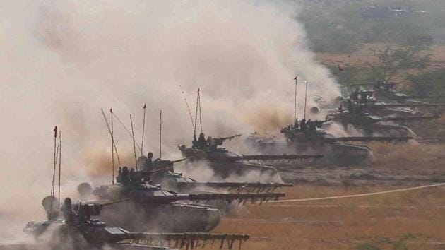 India has moved 12 T-90 tanks, armoured personnel carriers and 4,000 soldiers to Daulat Beg Oldi to prevent any Chinese aggression(HT Photo)