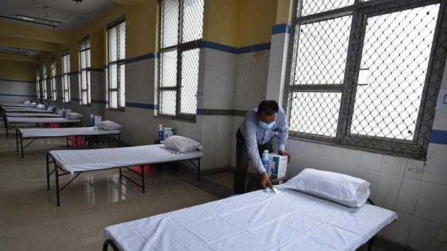 Chief minister Arvind Kejriwal on Sunday tweeted that the bed occupancy in the national capital came down sharply from June 23 to July 26. (Biplov Bhuyan/HT file photo) Chief minister Arvind Kejriwal on Sunday tweeted that the bed occupancy in the national capital came down sharply from June 23 to July 26. (Biplov Bhuyan/HT file photo)