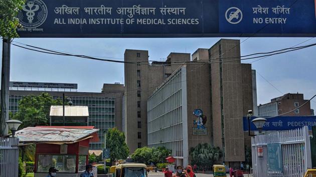 A view of the main entrance to the OPD at All India Institute of Medical Sciences (AIIMS), in New Delhi.(Biplov Bhuyan/HT PHOTO)