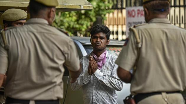Delhi Police personnel penalizes a commuter for not wearing a face mask while out in public at Gole Market on July 23. The health bulletin for July 26 said that 21 deaths were registered over the last 24 hour period, taking the total casualties caused by the infection in Delhi to 3,827. Additionally, ten new containment zones were added, pushing the count of restricted areas to 714. (Biplov Bhuyan / HT Photo)