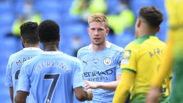 Manchester City's Kevin De Bruyne celebrates scoring their fifth goal with teammates.(Pool via REUTERS)