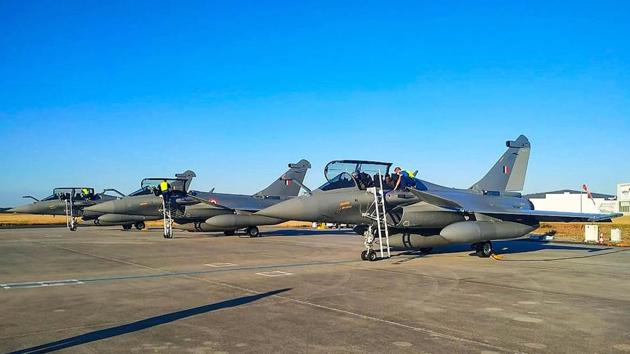 The first batch of Rafale aircrafts prepares to take off from Dassault Aviation Facility, Merignac, in France.(PTI)