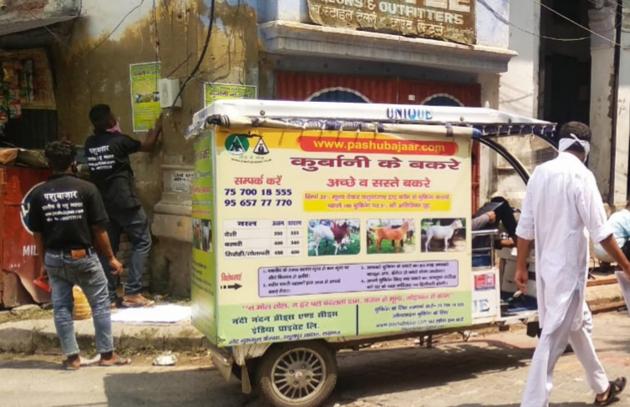The Pashu Bajaar vehicle advertising the online ‘Qurbani Ke Bakrey’ sale. (ht) The Pashu Bajaar vehicle advertising the online ‘Qurbani Ke Bakrey’ sale. (ht)