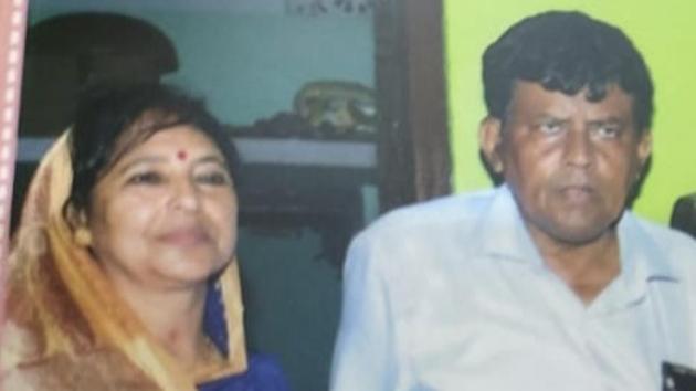 Lawyer Basudeb withi his wife. Their children say they are proud of their parents for their philanthropy.(Sourced Photo)