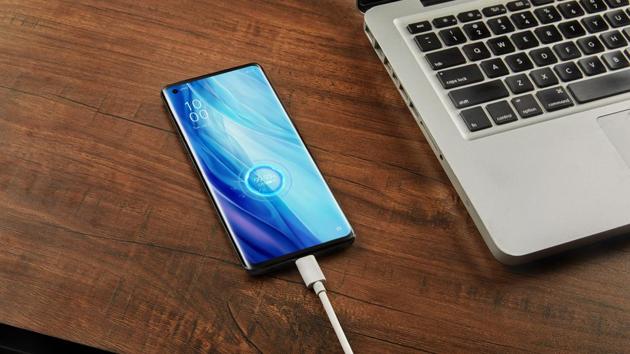 The Reno4 Pro comes with several power saving modes that make your phone useful even when it has low charge. The best part is you do not have to leave what you love just because your phone is low on fuel.(OPPO)