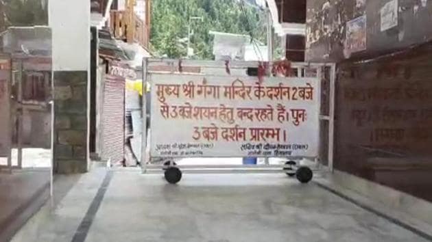 Barricade put up outside the main gate of Gangotri shrine in Uttarkashi district on Tuesday. (HT Photo) Barricade put up outside the main gate of Gangotri shrine in Uttarkashi district on Tuesday. (HT Photo)