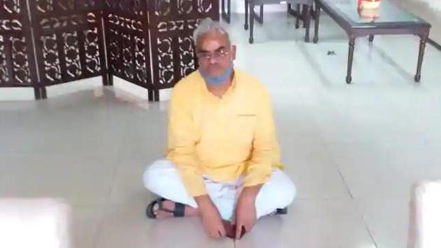 Madan Dilawar, a sitting Bharatiya Janata Party (BJP) lawmaker, was holding a sit-in protest inside the Rajasthan Vidhan Sabha on Monday.(HT Photo)