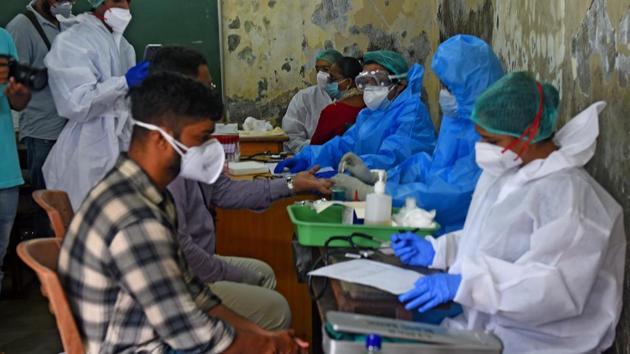 BMC health workers collect plasma samples from patients who recovered from Covid-19 in Mumbai on Monday. (Vijayanand Gupta/HT Photo) BMC health workers collect plasma samples from patients who recovered from Covid-19 in Mumbai on Monday. (Vijayanand Gupta/HT Photo)