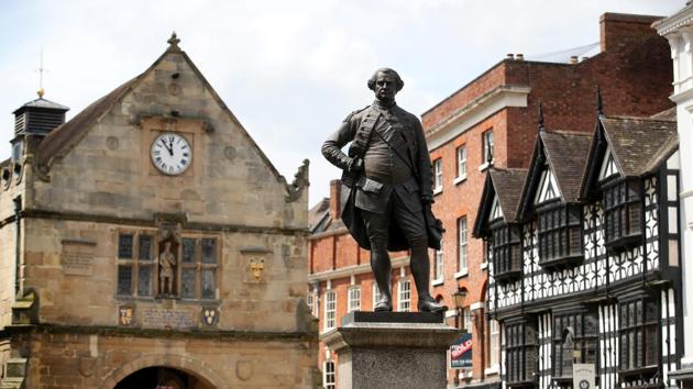A statue to Robert Clive, a controversial figure in the history of Britain, stands in Shrewsbury, Britain.(REUTERS) A statue to Robert Clive, a controversial figure in the history of Britain, stands in Shrewsbury, Britain.(REUTERS)