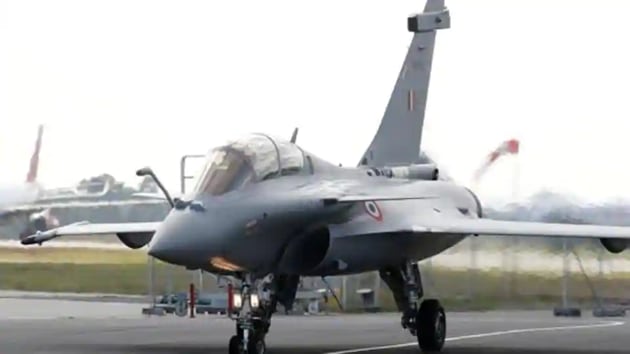 The first Rafale’s tail number, RB-001, denotes the initials of the IAF chief Rakesh Bhadauria who had led the complex negotiations for the Rafale deal.(Reuters/ File photo) The first Rafale’s tail number, RB-001, denotes the initials of the IAF chief Rakesh Bhadauria who had led the complex negotiations for the Rafale deal.(Reuters/ File photo)
