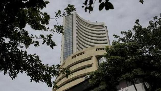 In the three months, DIIs had collectively pumped in <span class='webrupee'>₹</span>12992.62 crore in Indian shares despite volatility in stock markets.(Bloomberg)
