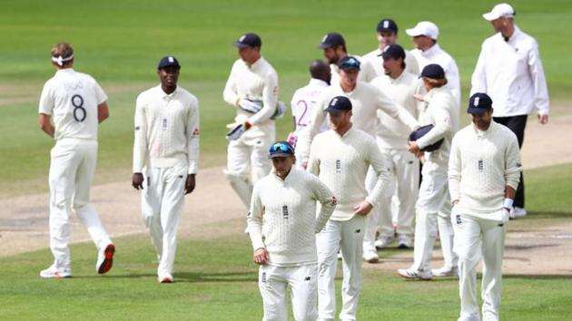 England's Joe Root celebrates winning the test series with teammates.(REUTERS)
