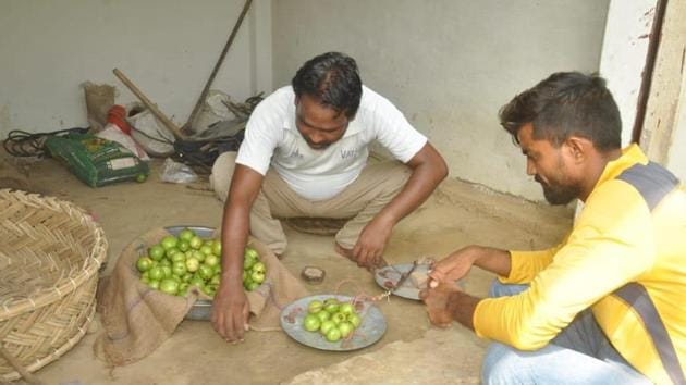 A weaver selling fruits in Korahua area of Varanasi. (HT photo by Rajesh Kumar) A weaver selling fruits in Korahua area of Varanasi. (HT photo by Rajesh Kumar)