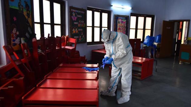 A health worker gears up before collecting samples for coronavirus tests in New Delhi on July 29. Currently India’s Covid-19 tally stands at 15,31,669. The death toll is 34,193, HT reported on July 29. (Sanchit Khanna / HT Photo) A health worker gears up before collecting samples for coronavirus tests in New Delhi on July 29. Currently India’s Covid-19 tally stands at 15,31,669. The death toll is 34,193, HT reported on July 29. (Sanchit Khanna / HT Photo)