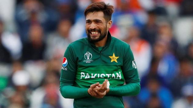 Pakistan's Mohammad Amir holds his hand after attempting a catch.(Action Images via Reuters)
