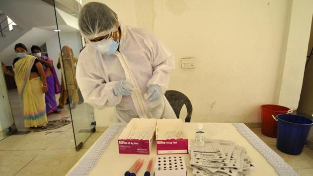 A health worker pours a sample into a Covid-19 rapid testing kit at a camp in Gaur City 2, in Greater Noida.(Sunil Ghosh / Hindustan Times) A health worker pours a sample into a Covid-19 rapid testing kit at a camp in Gaur City 2, in Greater Noida.(Sunil Ghosh / Hindustan Times)