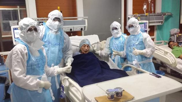 Rabia Ahmadi with her doctors.(HT Photos)