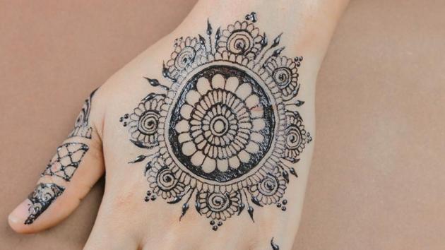 Henna heart tattoo designs for valentines day  Simple Craft Ideas