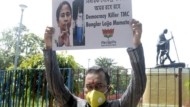 BJP party supporter holds a placard as he participates in a protest against the death of party MLA Debendra Nath Ray who was found hanging in Bindal, at Hemtabad in Kolkata.(ANI) BJP party supporter holds a placard as he participates in a protest against the death of party MLA Debendra Nath Ray who was found hanging in Bindal, at Hemtabad in Kolkata.(ANI)