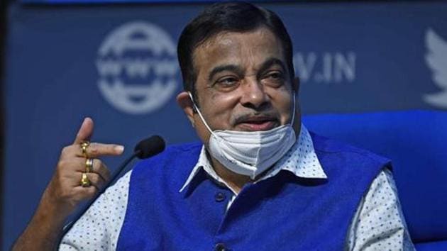 Nitin Gadkari promised to that road projects in the state will not suffer due to need of funds.(ANI Photo) Nitin Gadkari promised to that road projects in the state will not suffer due to need of funds.(ANI Photo)