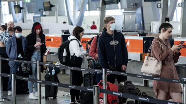 Passengers queue to check in for flights to Queensland at Sydney Domestic Airport on July 31. Australia has had thousands of new infections since mid-June--an outbreak initially blamed on security bungles at hotels where returning international travellers were under mandatory quarantine. (James Gourley / AAP Image via AP) Passengers queue to check in for flights to Queensland at Sydney Domestic Airport on July 31. Australia has had thousands of new infections since mid-June--an outbreak initially blamed on security bungles at hotels where returning international travellers were under mandatory quarantine. (James Gourley / AAP Image via AP)
