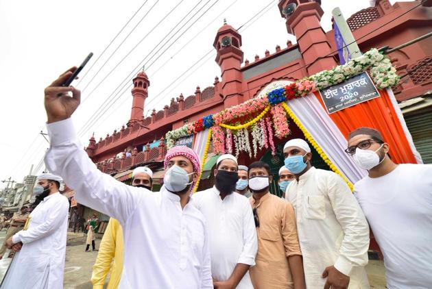 Muslim devotees congregate to offer prayers on the occasion of Eid Al-Adha at Jama Masjid in Ludhiana on Saturday, August 01, 2020. (Gurpreet Singh/Hindustan Times)