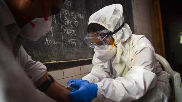A medical personnel collects a blood sample during a serological survey at Tis Hazari in New Delhi on July 1, 2020.(Sanchit Khanna/HT Photo) A medical personnel collects a blood sample during a serological survey at Tis Hazari in New Delhi on July 1, 2020.(Sanchit Khanna/HT Photo)