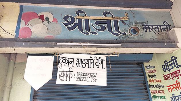 A closed shop with “rent out” sign at Chinchwad link road on Friday.(HT PHOTO)