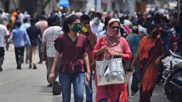 People out and about at market near Thane station road in Mumbai after Maharashtra relaxed lockdown restrictions on August 01. The surge in numbers coincided with the day India entered the third phase of lockdown relaxations from August 01, termed Unlock 3. (Praful Gangurde / HT Photo )