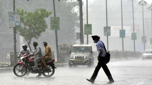Commuters caught unawares in the sudden showers that lashed Ludhiana on Saturday. (Gurpreet Singh/HT) Commuters caught unawares in the sudden showers that lashed Ludhiana on Saturday. (Gurpreet Singh/HT)