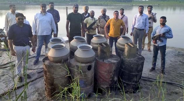 Anti-smuggling wing of police destroying illicit country-made liquor near Sutlej river in Ludhiana earlier in June. (HT FILE) Anti-smuggling wing of police destroying illicit country-made liquor near Sutlej river in Ludhiana earlier in June. (HT FILE)