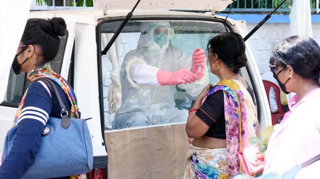 India reported 57,117 new Covid-19 cases taking the country’s coronavirus case count to 16,95,988 on Saturday. (Diwakar Prasad/HT file photo) India reported 57,117 new Covid-19 cases taking the country’s coronavirus case count to 16,95,988 on Saturday. (Diwakar Prasad/HT file photo)