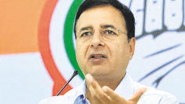 The party’s media department head Randeep Singh Surjewala was asked by the top leadership to rush to Delhi from a trip to Jaisalmer in Rajasthan and address a news conference to ask the warring leaders to refrain from escalating the matter(Sushil Kumar/HT PHOTO)