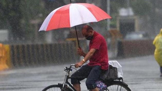 According to BMC, in the last 22 hours -- between 8 am on Monday and 6 am on Tuesday -- south Mumbai recorded 230 mm of rainfall, followed by western and eastern suburbs that received 162 mm on an average. (Satish Bate/HT Photo) According to BMC, in the last 22 hours -- between 8 am on Monday and 6 am on Tuesday -- south Mumbai recorded 230 mm of rainfall, followed by western and eastern suburbs that received 162 mm on an average. (Satish Bate/HT Photo)